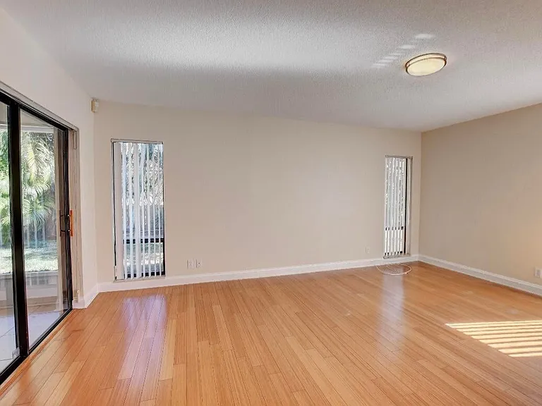 17768 Maplewood Dr — Photo 20