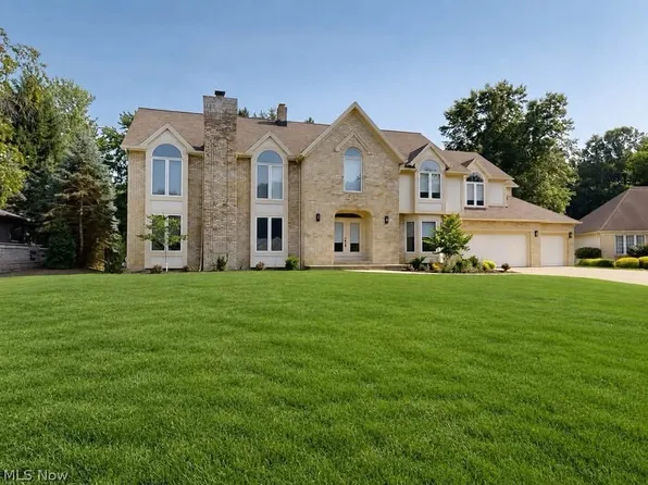 5650 Ashley Cir, Highland Heights, OH 44143