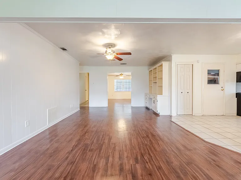105 E Woodbury Dr — Photo 17