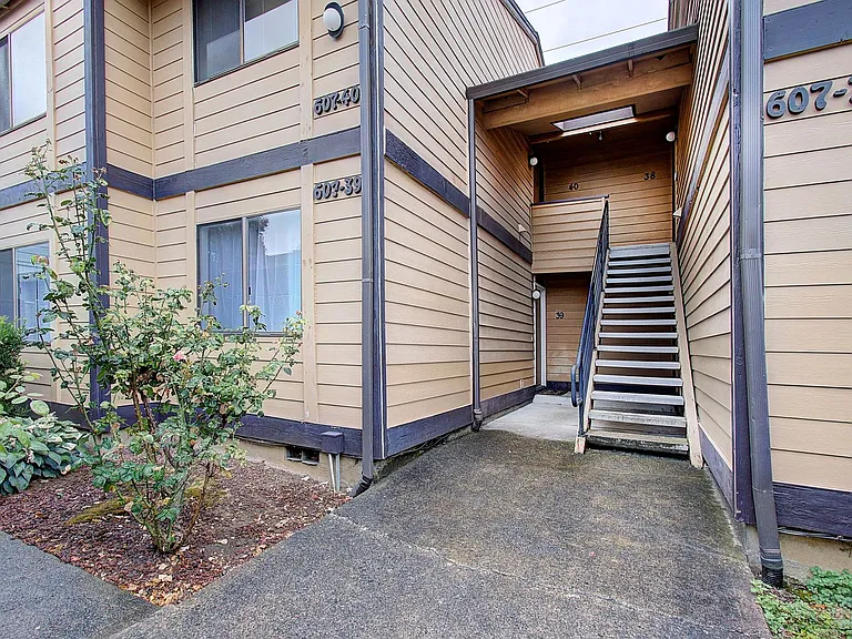 607 SE 121st Ave #39 — Photo 1