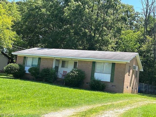 2nd image of 304 Lake Dr