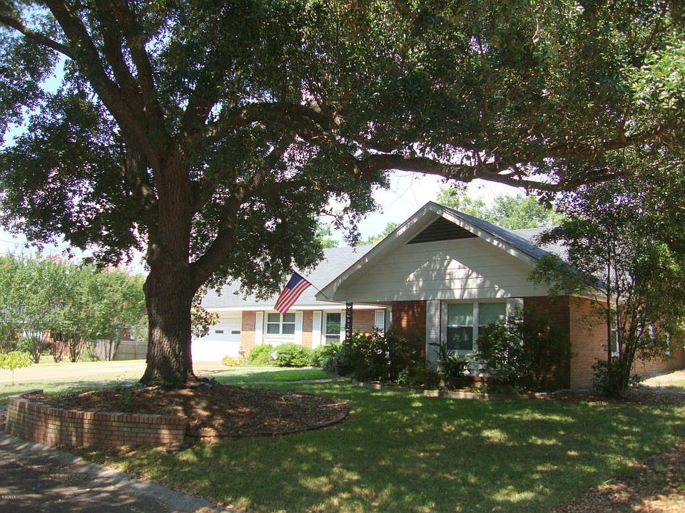 1st image of 141 Woodhaven Dr