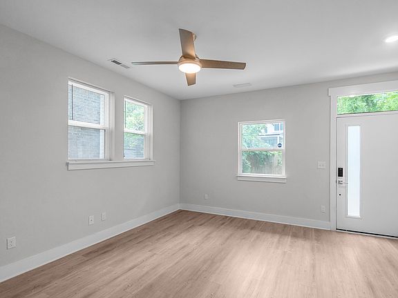 5th image of 570 W End Dr