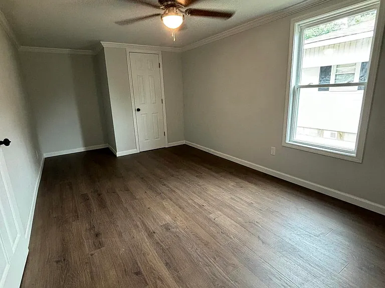 718 S Pine St — Photo 11