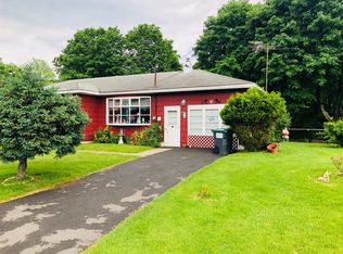 17 McClellan Dr, Nassau, NY 12123