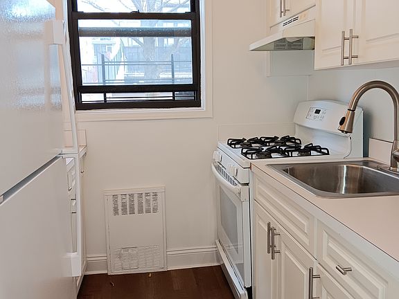 3rd image of 3640 Johnson Ave APT 7F