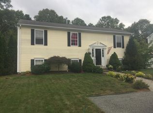 60 Hunters Crossing Dr, Coventry, RI 02816