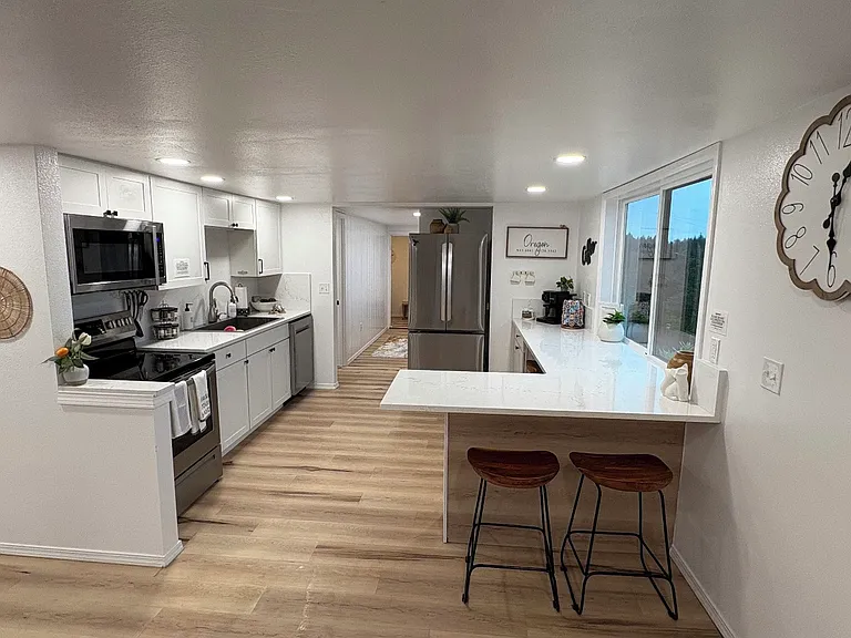 1398 Oregon Ave — Photo 43