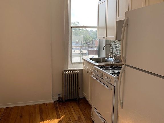 4th image of 32-15 43rd St