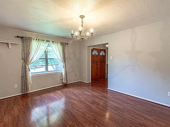 5th image of 814 E Coral Way