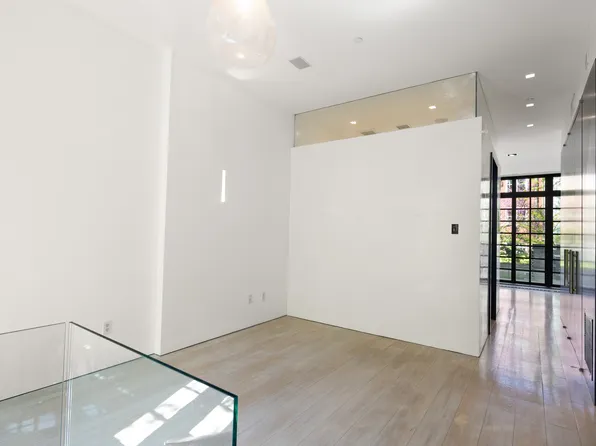 439 West 21st Street image 12 of 12