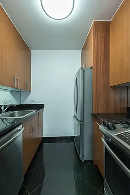 Rented by Solow Realty | media 30