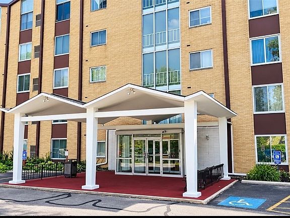 2nd image of 25735 Lorain Rd Unit 224