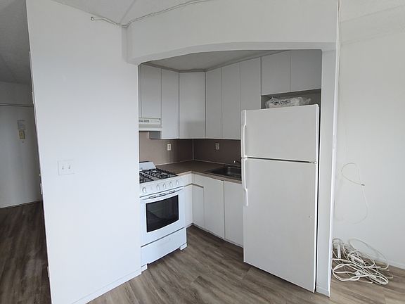 3rd image of 143-51 Roosevelt Ave #14C