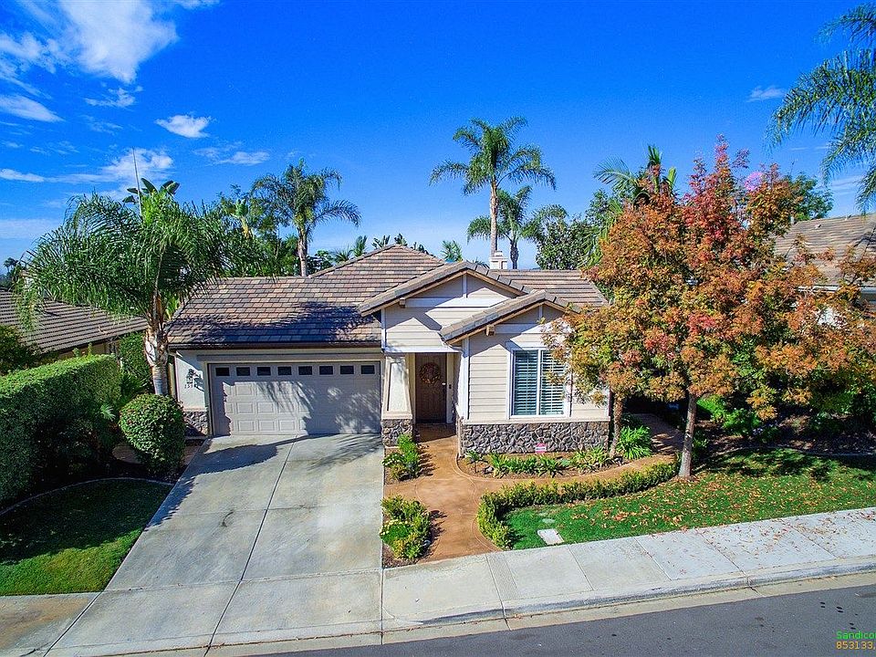 2nd image of 1594 Loma Alta Dr