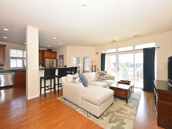 4th image of 3862 S Lake Dr #130