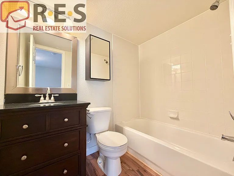 1631 S Deframe St #B8 — Photo 10