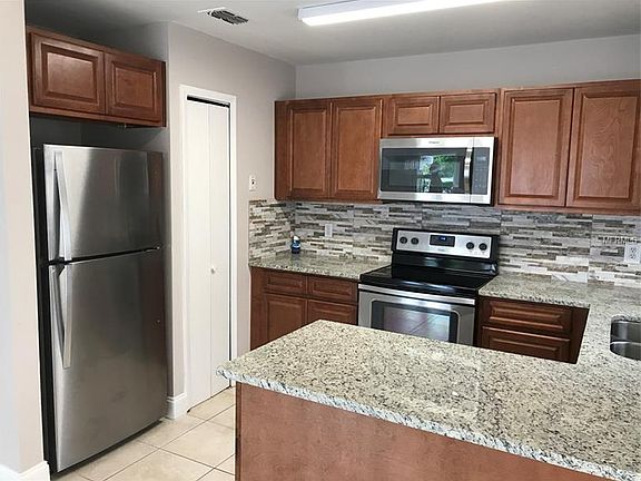 5th image of 2201 Pembrook Dr