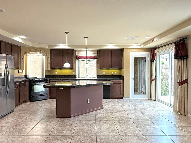 6825 Philharmonic Ave — Photo 16