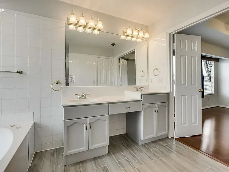 Upstairs - Master Ensuite Full Bath (Shower & Bath)