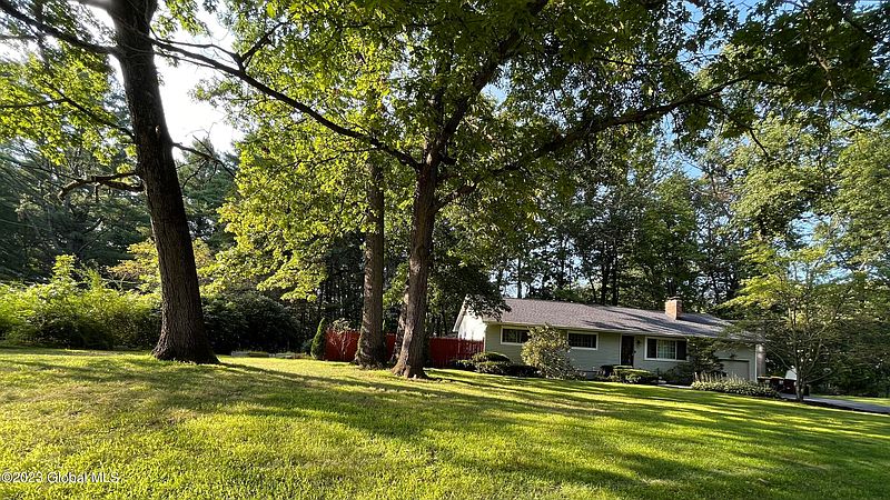 4th image of 10 Laurel Lane