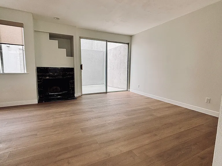 501 Herondo St #18 — Photo 9