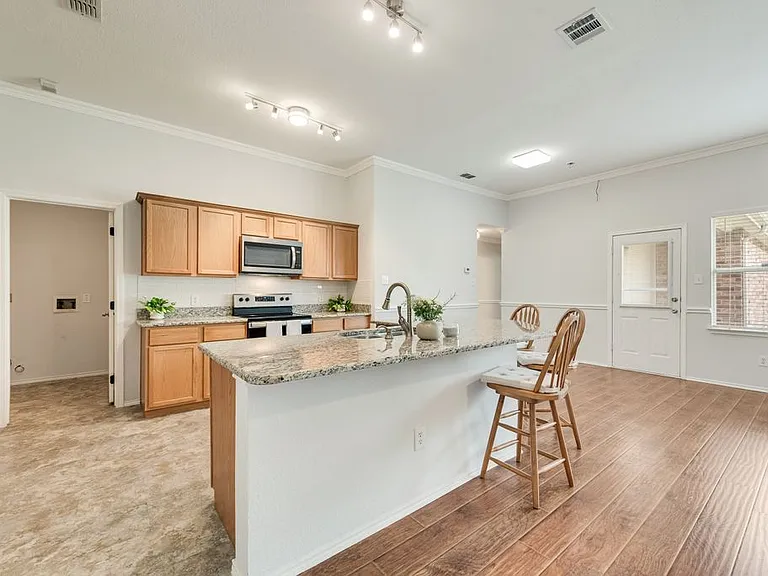 1004 Trickham Dr — Photo 10