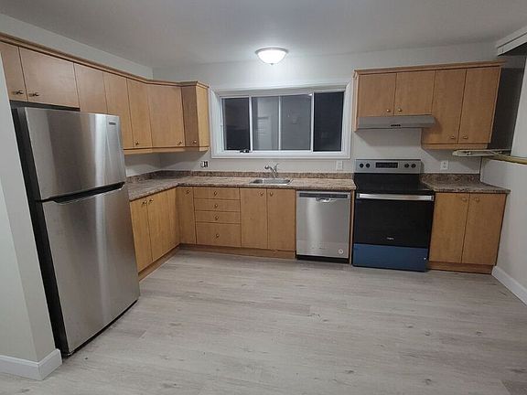 3rd image of 428 Yves St