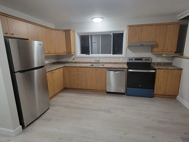 428 Yves St — Photo 3