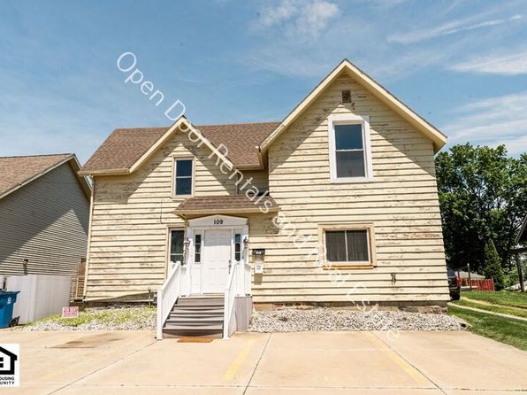 109 1/2 E Broad St