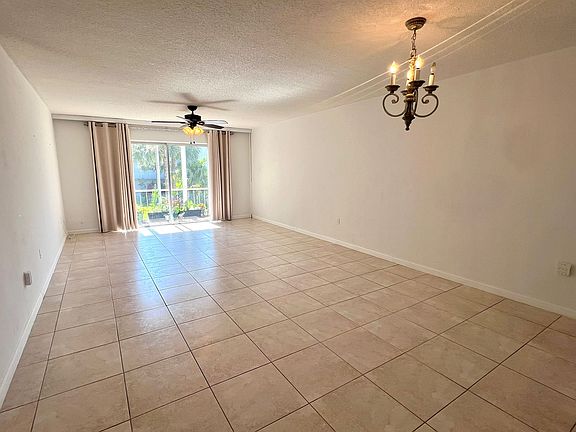 3rd image of 2200 Diana Dr APT 216