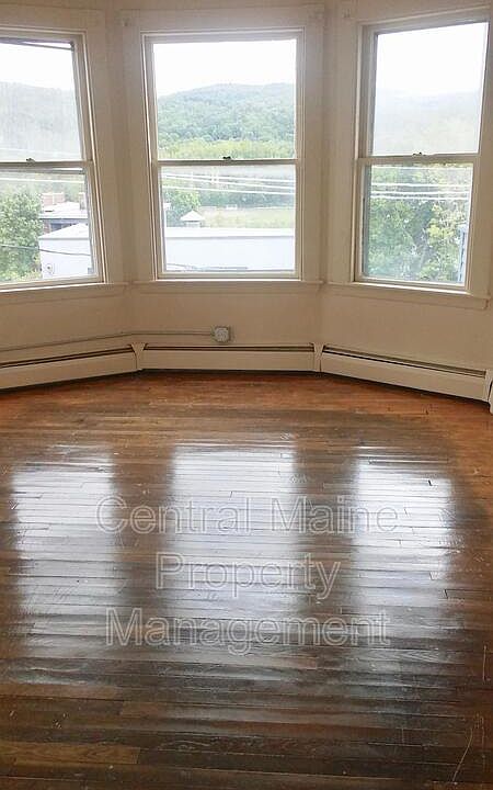 2nd image of 425-427 Waldo St #5