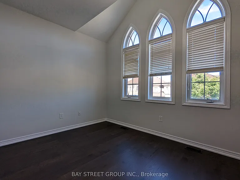80 Brock Ave — Photo 9