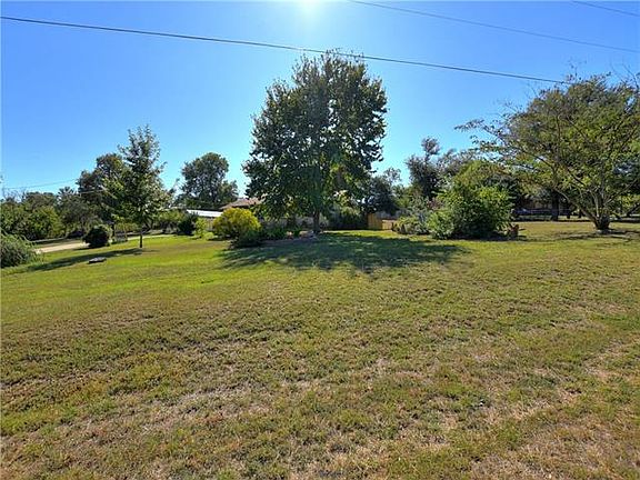 3rd image of 136 Deer Run Dr