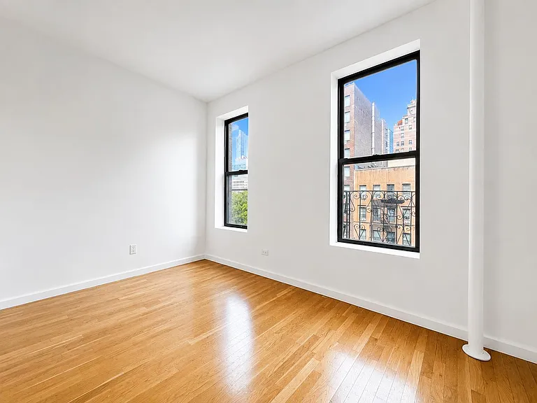 1270 1st Ave #5B — Photo 2