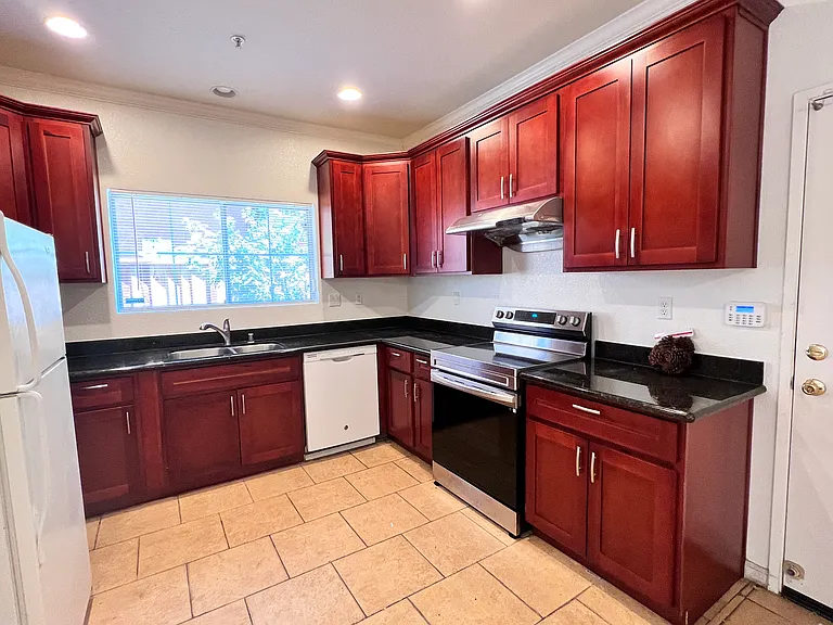 1059 La Sierra Ter — Photo 2