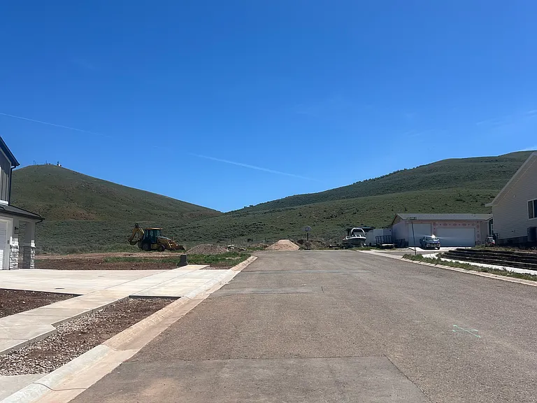 812 Sundance Ave — Photo 2
