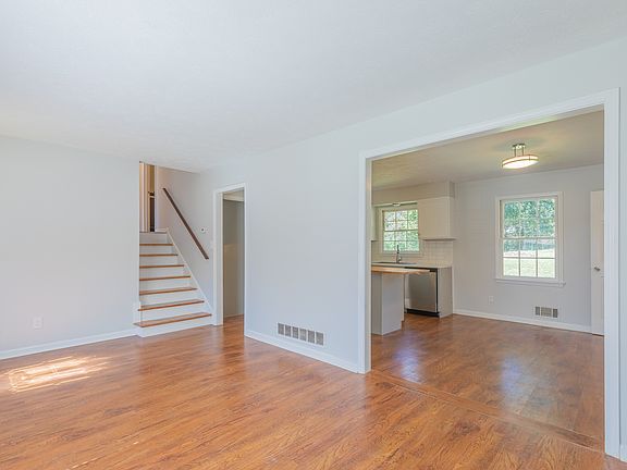 3rd image of 3187 Stanford Cir
