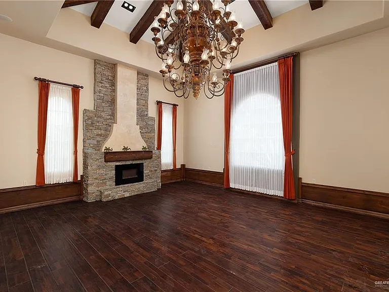 2304 Antigua Dr — Photo 17