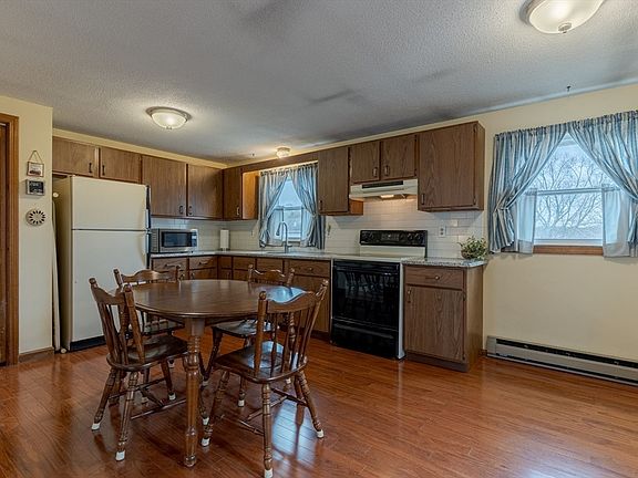 4th image of 24 Hanson Rd
