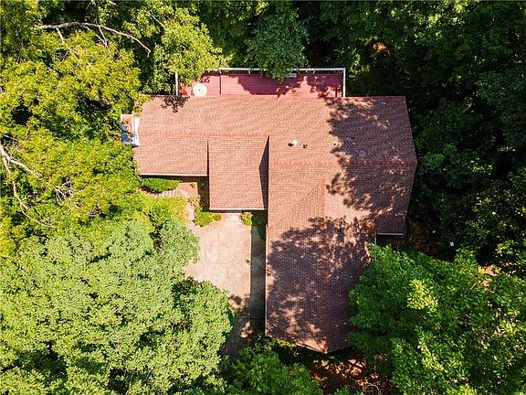 4th image of 400 Woodvine Ct