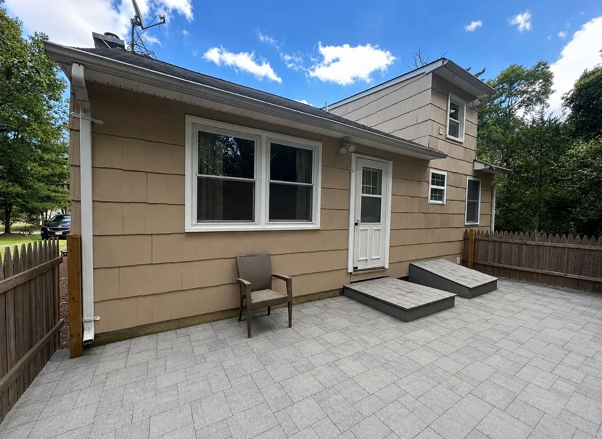 2 bed, $2,500 — Photo 1