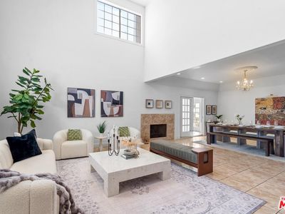 800 S Bronson Ave, Los Angeles, CA, 90005