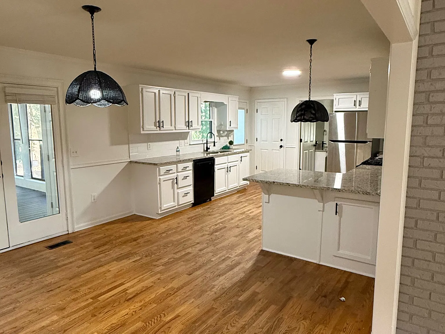 5 bed, 2564 sqft, $3,500 — Photo 2