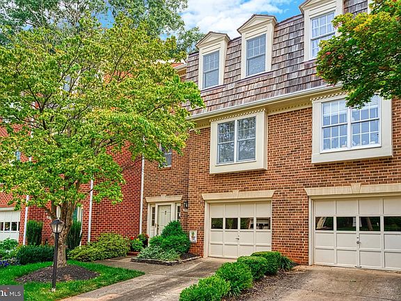 3rd image of 2939 Oakborough Sq