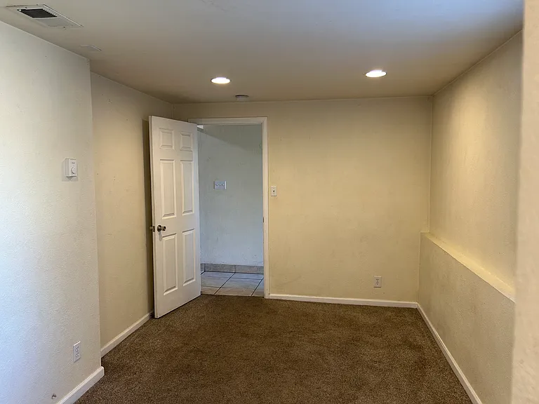 952 Pioneer Ave — Photo 15