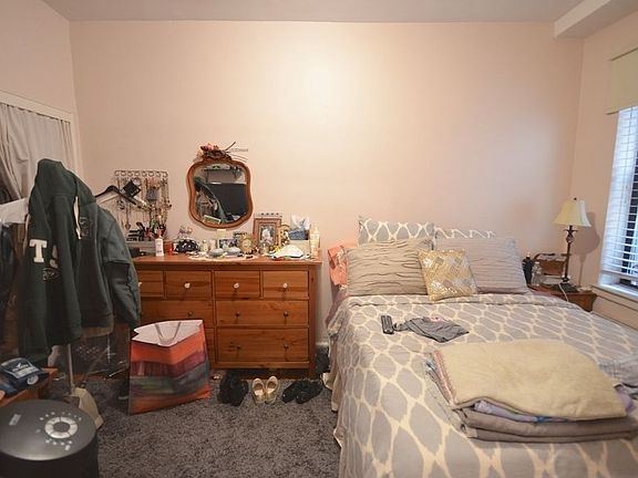4th image of 207 E 15th St APT 3J