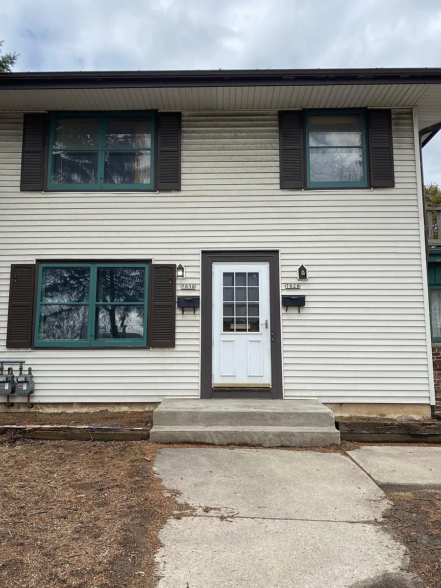 Front view - 7030 W Silver Spring Dr