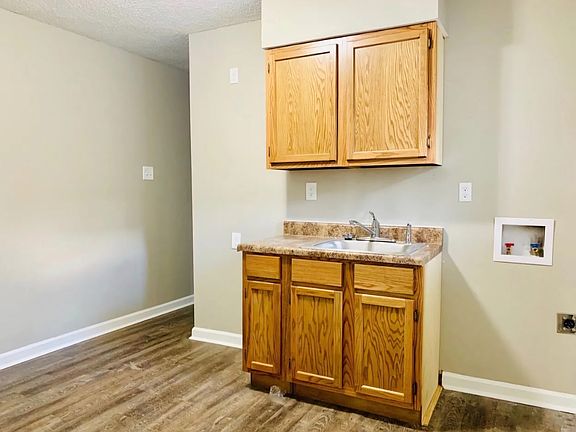 4th image of 2926 Hale Ave