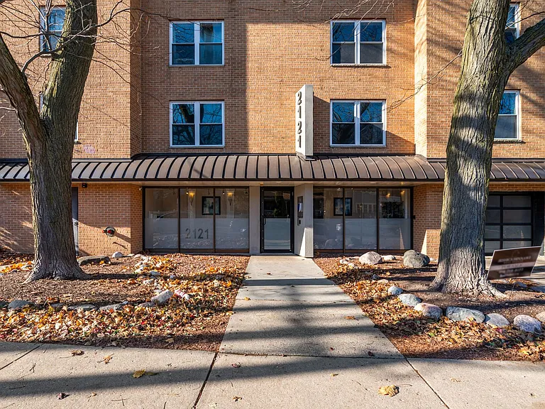 2121 N Cambridge Ave #108 — Photo 1